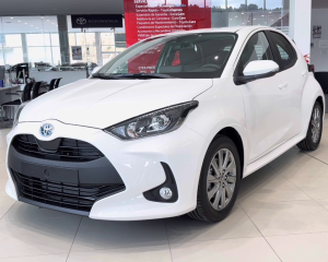 YARIS HSD 2023 ACTIVE BLANCO 1 - TOYOTA OURENSE