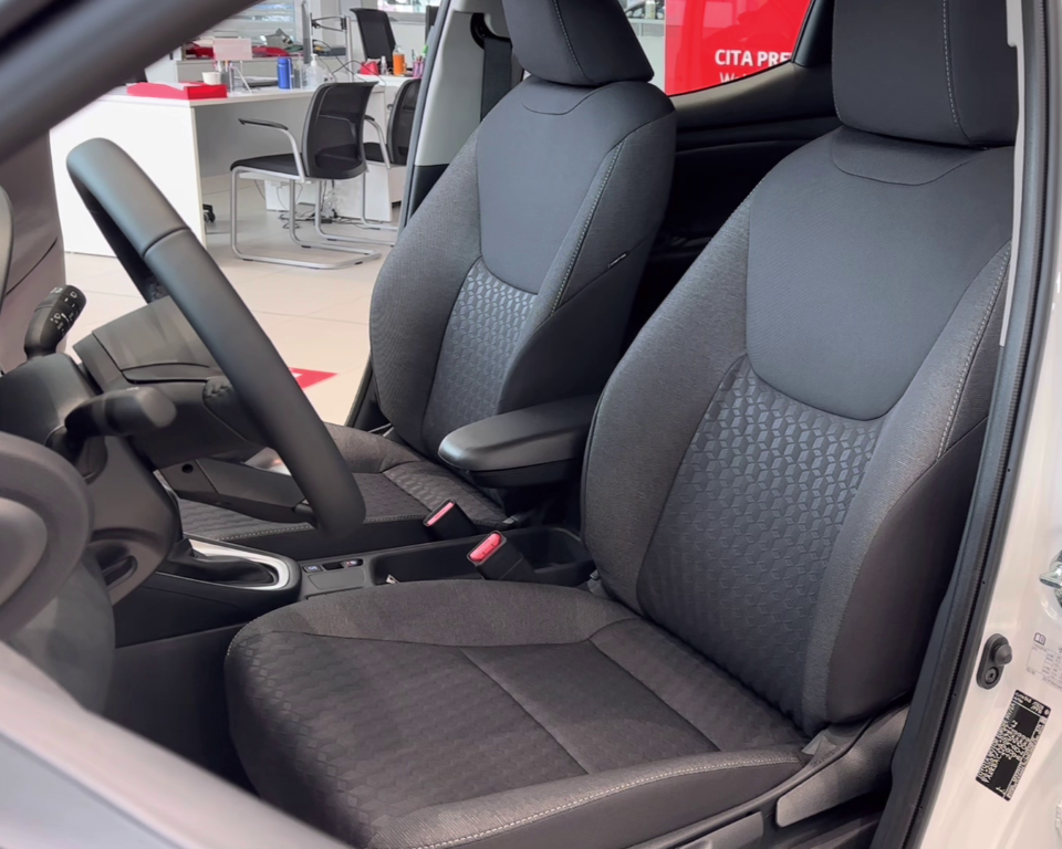 YARIS HSD 2023 ACTIVE BLANCO 12 - TOYOTA OURENSE 2023 coche híbrido pequeño en Ourense