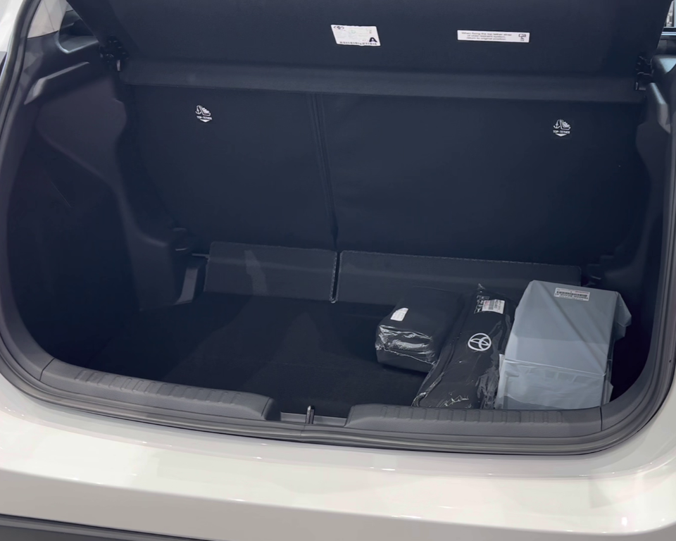 YARIS HSD 2023 ACTIVE BLANCO 15 - TOYOTA OURENSE renting coche nuevo en Ourense