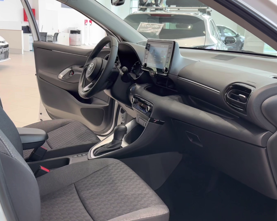 YARIS HSD 2023 ACTIVE BLANCO 6 - TOYOTA OURENSE Yaris Active Tech 120h en Ourense