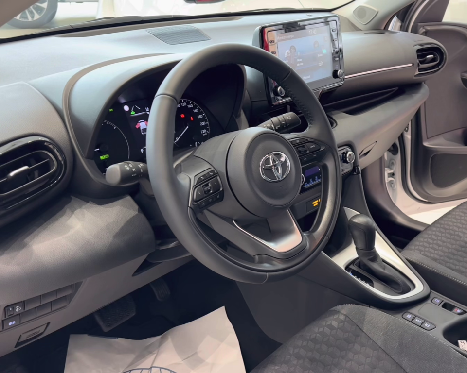 YARIS HSD 2023 ACTIVE BLANCO 7 - TOYOTA OURENSE Toyota Yaris en Ourense