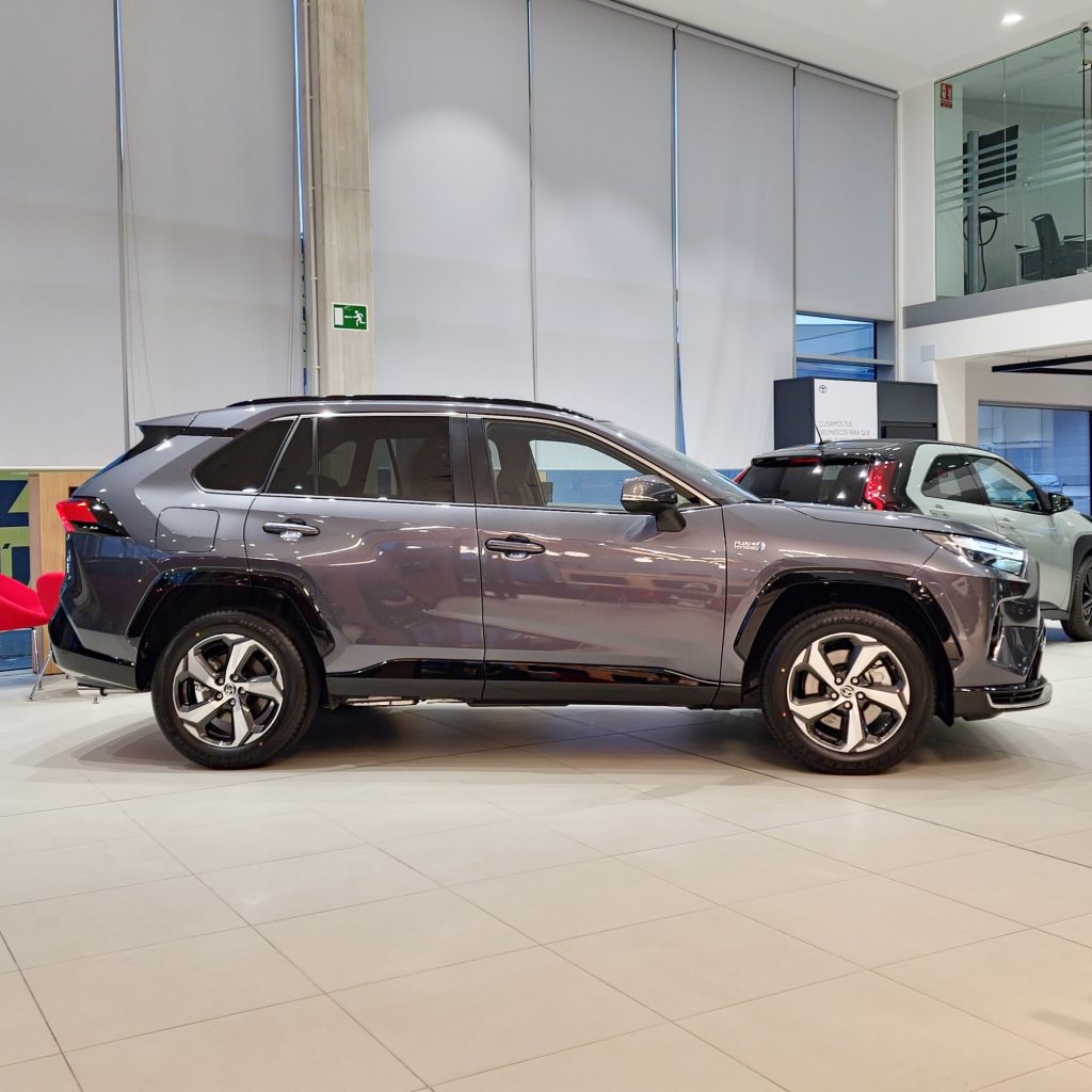 RAV4 PLUGIN 2024 ADVANCE GRIS GRAFITO 2 - TOYOTA OURENSE