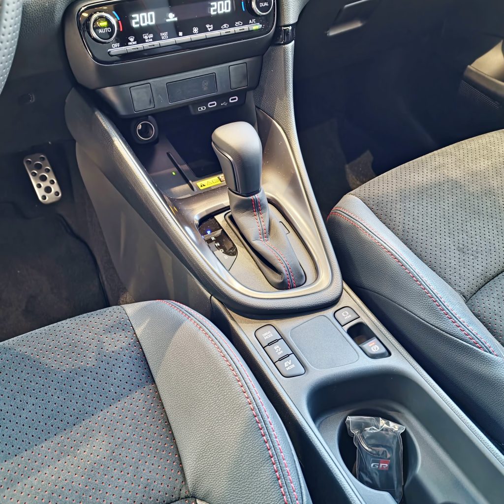 YARIS HSD 2024 GR SPORT PLUS 130H GRIS ASCARI 12 - TOYOTA OURENSE