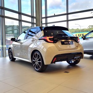 YARIS HSD 2024 GR SPORT PLUS 130H GRIS ASCARI 2 - TOYOTA OURENSE