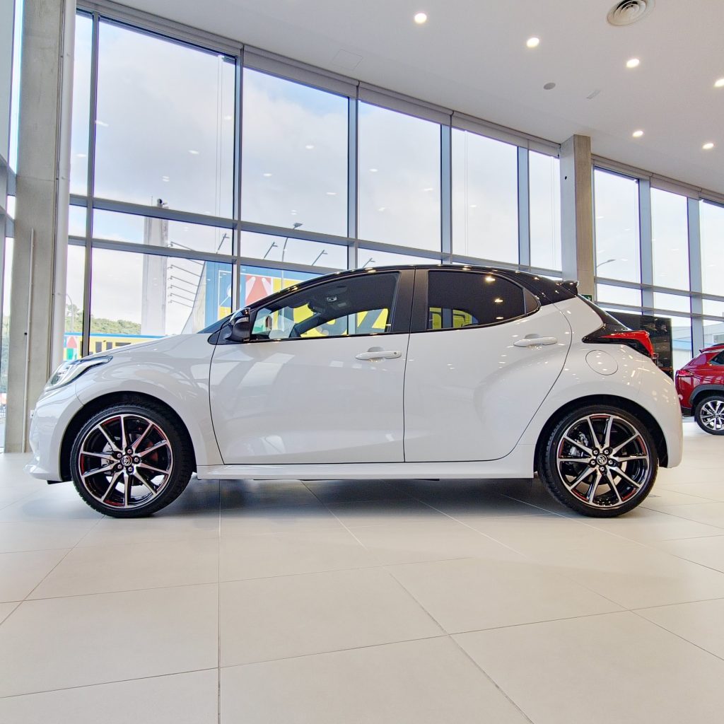 YARIS HSD 2024 GR SPORT PLUS 130H GRIS ASCARI 3 - TOYOTA OURENSE