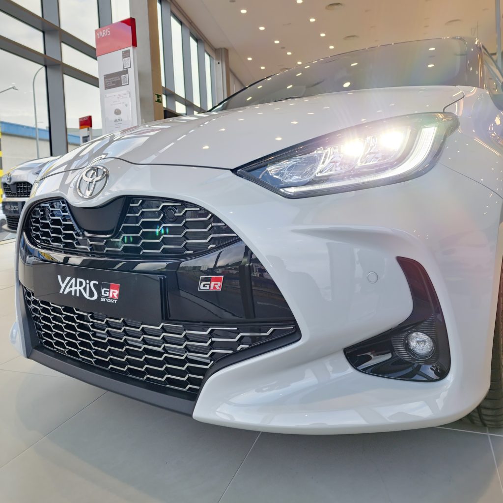 YARIS HSD 2024 GR SPORT PLUS 130H GRIS ASCARI 6 - TOYOTA OURENSE