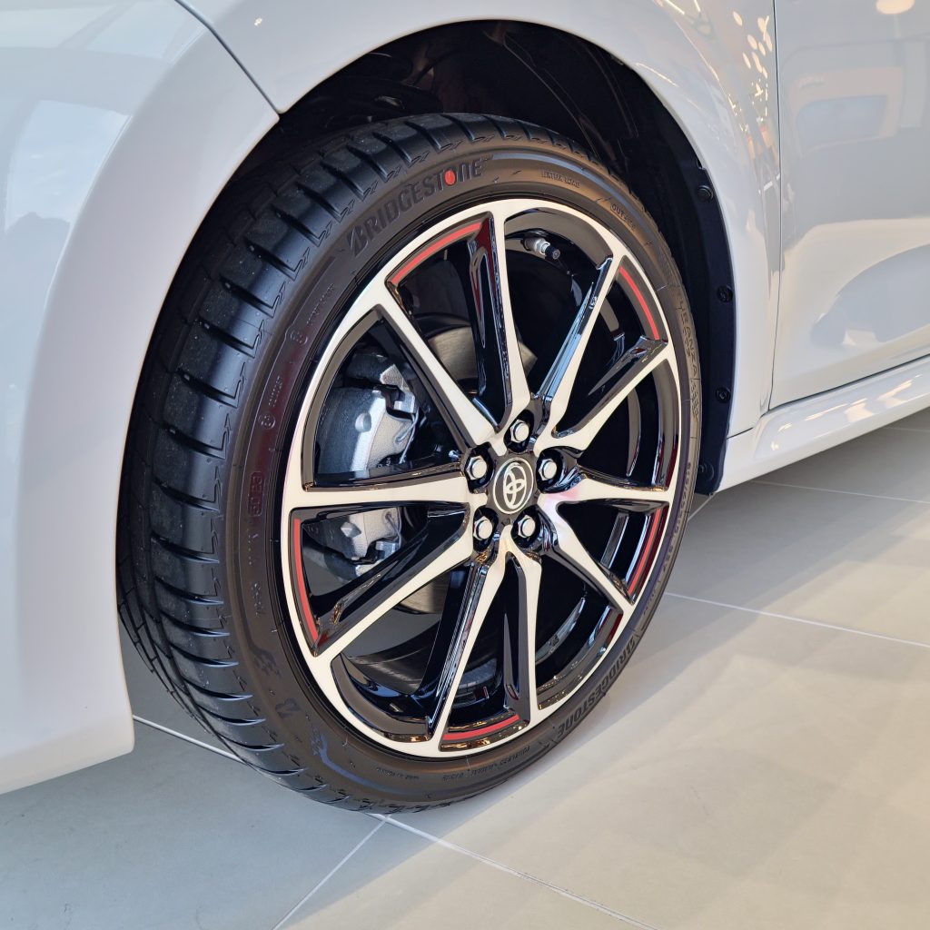 YARIS HSD 2024 GR SPORT PLUS 130H GRIS ASCARI 7 - TOYOTA OURENSE