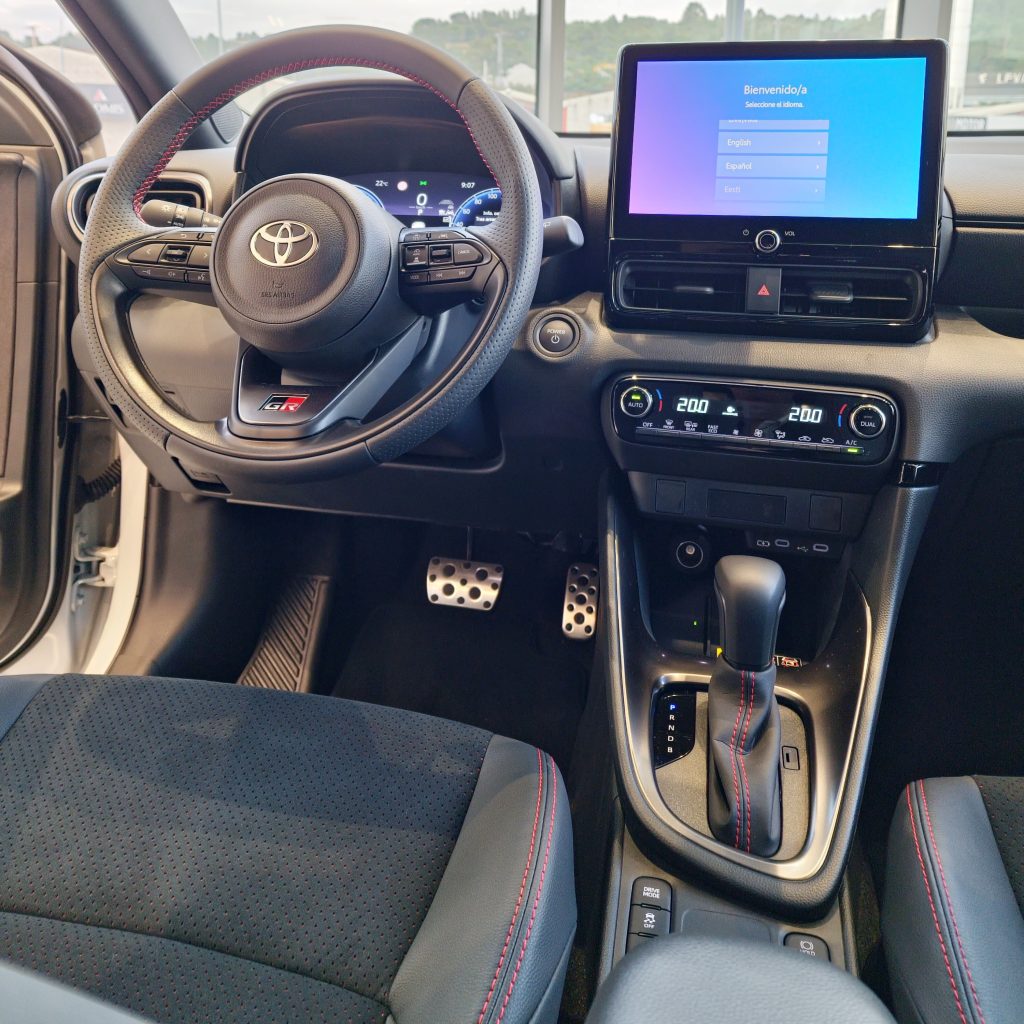 YARIS HSD 2024 GR SPORT PLUS 130H GRIS ASCARI 9 - TOYOTA OURENSE